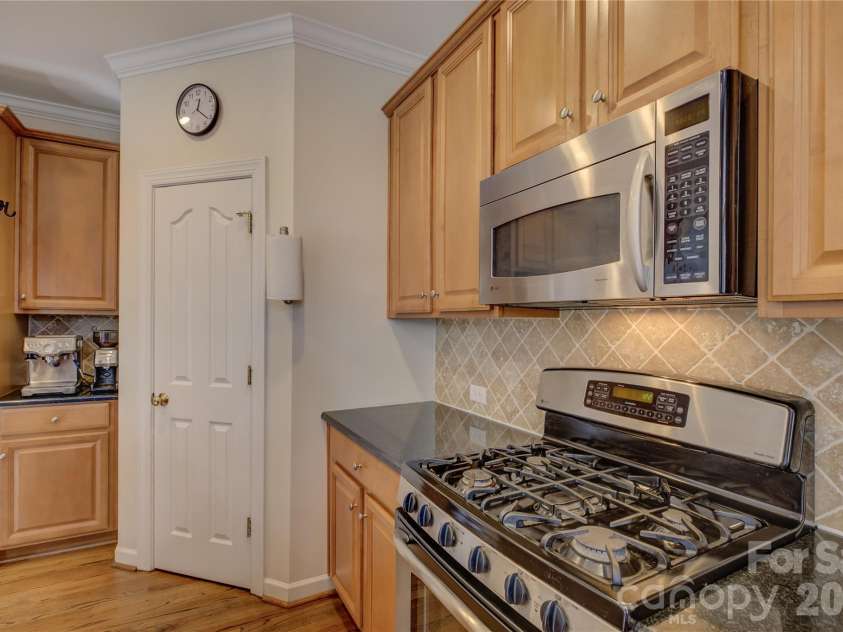16624 Turtle Point Road, Charlotte, NC 28278.  MLS# CAR4338316, YatesRealty ID 11852. 