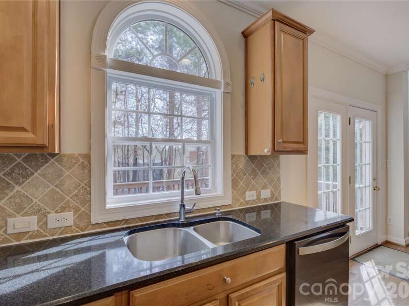 16624 Turtle Point Road, Charlotte, NC 28278.  MLS# CAR4338316, YatesRealty ID 11852. 