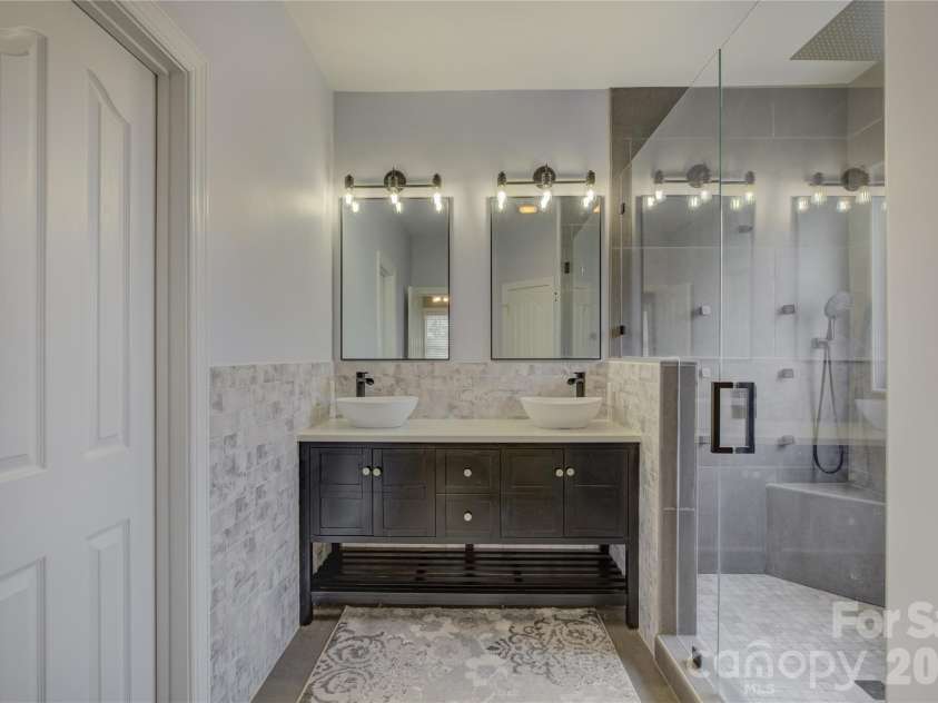 16624 Turtle Point Road, Charlotte, NC 28278.  MLS# CAR4338316, YatesRealty ID 11852. 
