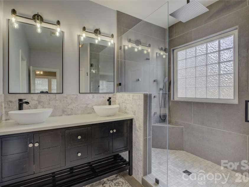 16624 Turtle Point Road, Charlotte, NC 28278.  MLS# CAR4338316, YatesRealty ID 11852. 