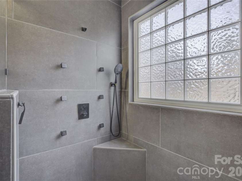 16624 Turtle Point Road, Charlotte, NC 28278.  MLS# CAR4338316, YatesRealty ID 11852. 