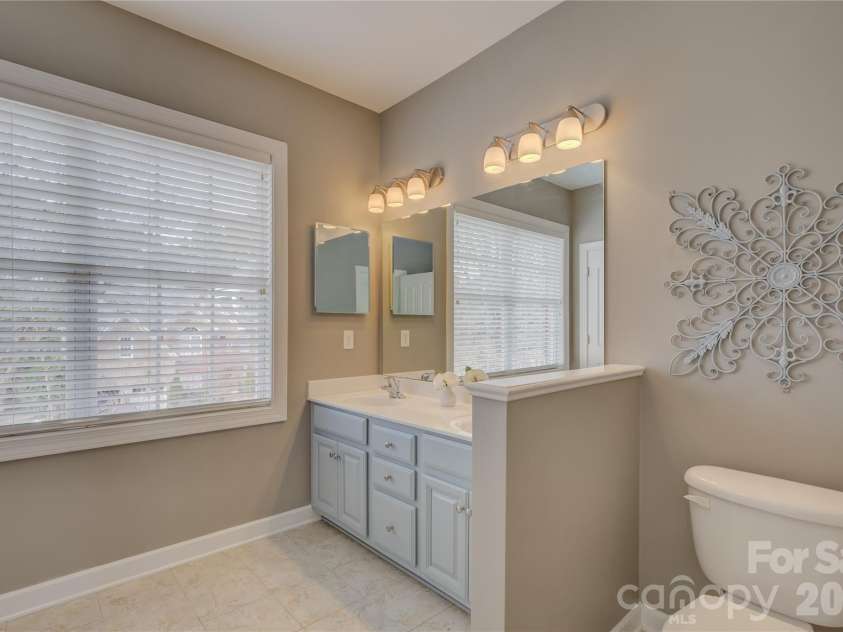 16624 Turtle Point Road, Charlotte, NC 28278.  MLS# CAR4338316, YatesRealty ID 11852. 