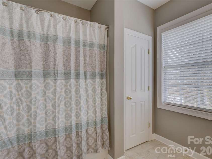 16624 Turtle Point Road, Charlotte, NC 28278.  MLS# CAR4338316, YatesRealty ID 11852. 