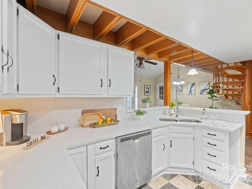 4731 Carberry Court, Charlotte, NC 28226.  MLS# CAR4326172, YatesRealty ID 11854. 