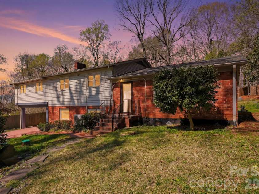 4920 Bright Road, Charlotte, NC 28214.  MLS# CAR4358437, YatesRealty ID 11854. 
