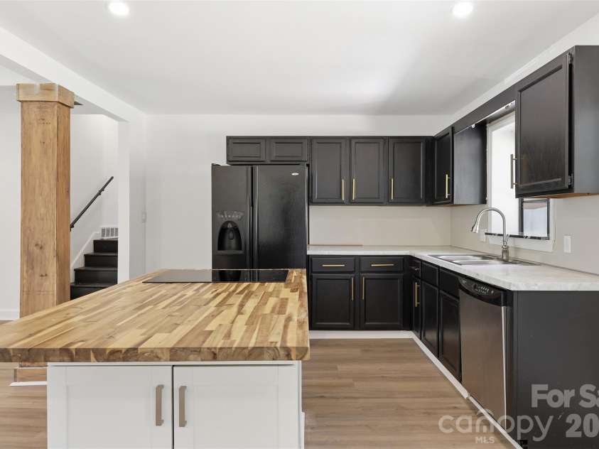 4920 Bright Road, Charlotte, NC 28214.  MLS# CAR4358437, YatesRealty ID 11854. 