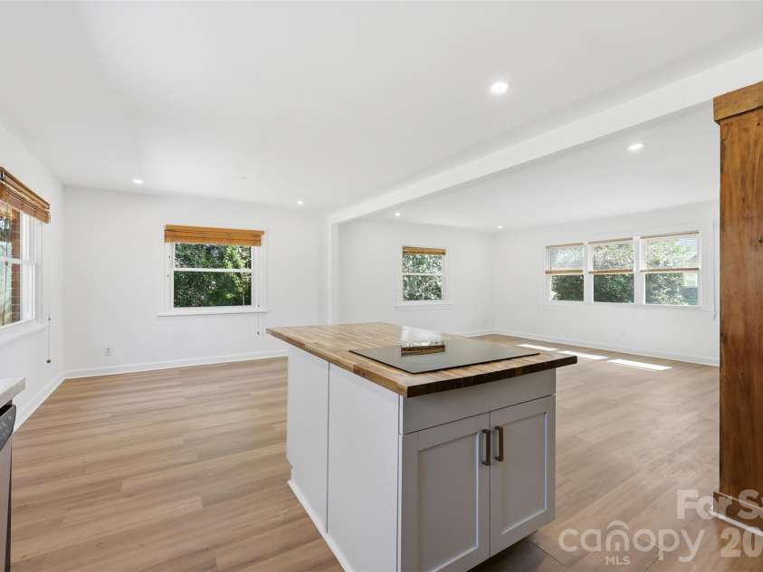 4920 Bright Road, Charlotte, NC 28214.  MLS# CAR4358437, YatesRealty ID 11854. 