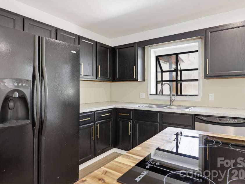 4920 Bright Road, Charlotte, NC 28214.  MLS# CAR4358437, YatesRealty ID 11854. 