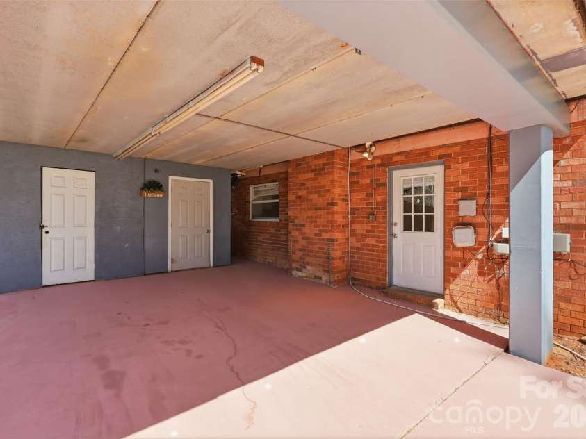 4920 Bright Road, Charlotte, NC 28214.  MLS# CAR4358437, YatesRealty ID 11854. 