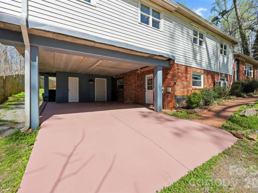 4920 Bright Road, Charlotte, NC 28214.  MLS# CAR4358437, YatesRealty ID 11854. 