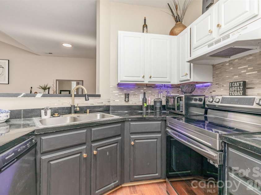 6730 Mallard Park Drive, Charlotte, NC 28262.  MLS# CAR4329944, YatesRealty ID 11855. Kitchen area overlooking bar and living room