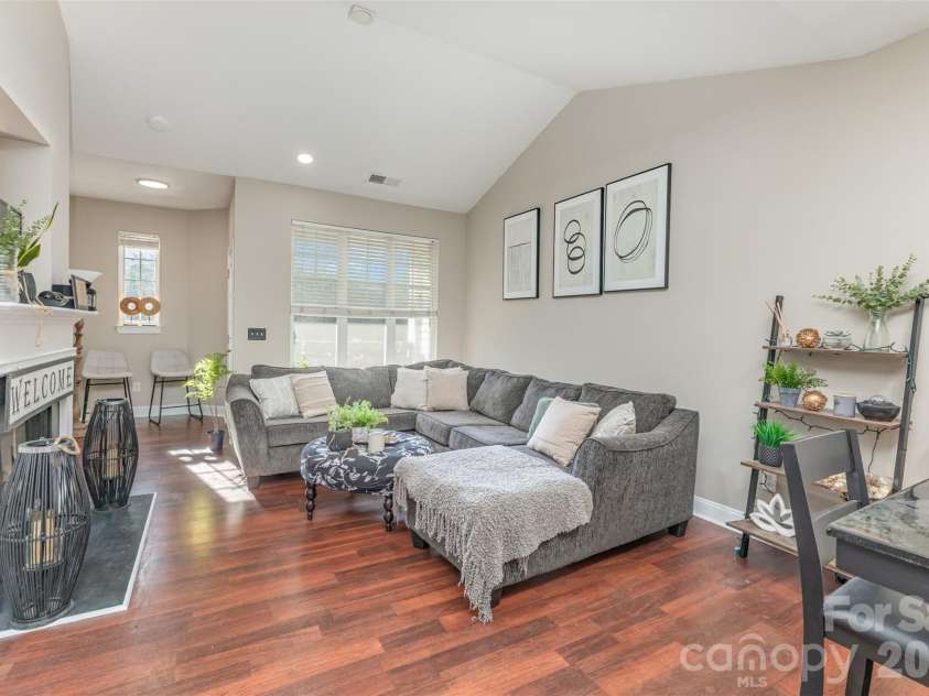 6730 Mallard Park Drive, Charlotte, NC 28262.  MLS# CAR4329944, YatesRealty ID 11855. Spacious living room