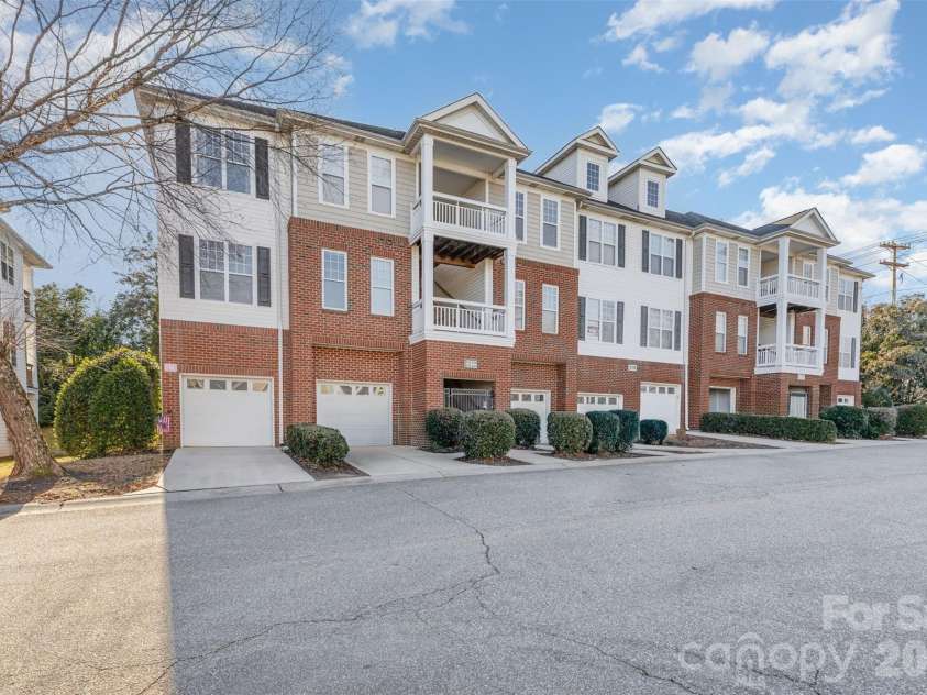 6730 Mallard Park Drive, Charlotte, NC 28262.  MLS# CAR4329944, YatesRealty ID 11855. Welcome home 6730 Mallard Park
