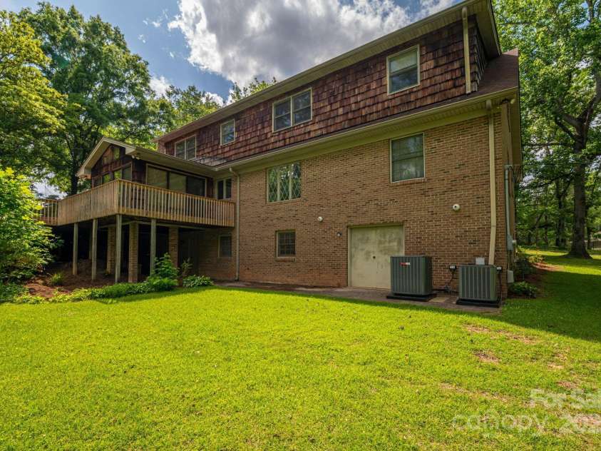 104 Ridge Drive, Stanley, NC 28164.  MLS# CAR4255622, YatesRealty ID 11856. 