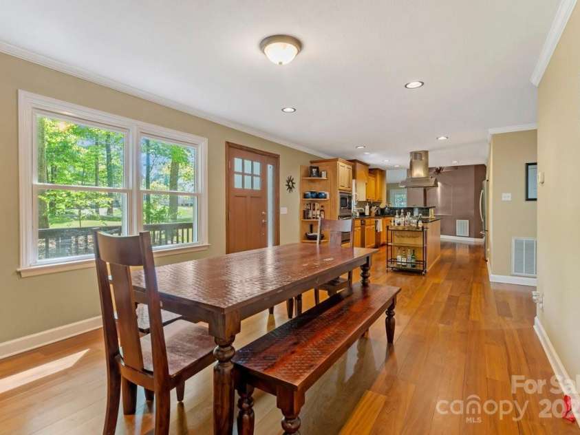 110 Lakeland Road, Mooresville, NC 28117.  MLS# CAR4252248, YatesRealty ID 11857. 