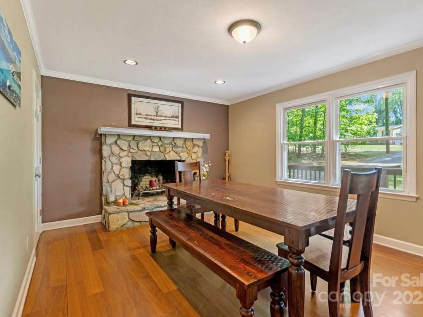 110 Lakeland Road, Mooresville, NC 28117.  MLS# CAR4252248, YatesRealty ID 11857. 