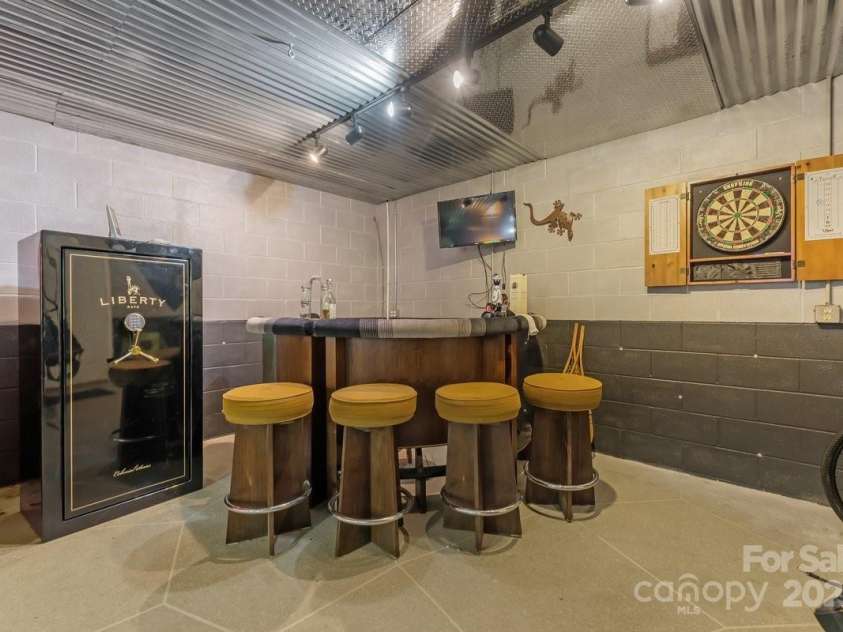110 Lakeland Road, Mooresville, NC 28117.  MLS# CAR4252248, YatesRealty ID 11857. 