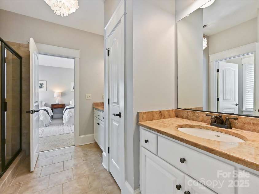 7208 Ashton Gate Drive, Charlotte, NC 28270.  MLS# CAR4246085, YatesRealty ID 11858. Jack and Jill Full Bath which also attaches to Flex/Bonus space