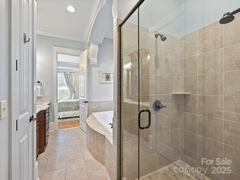 7208 Ashton Gate Drive, Charlotte, NC 28270.  MLS# CAR4246085, YatesRealty ID 11858. Primary Bath with separate whirlpool bath and shower.