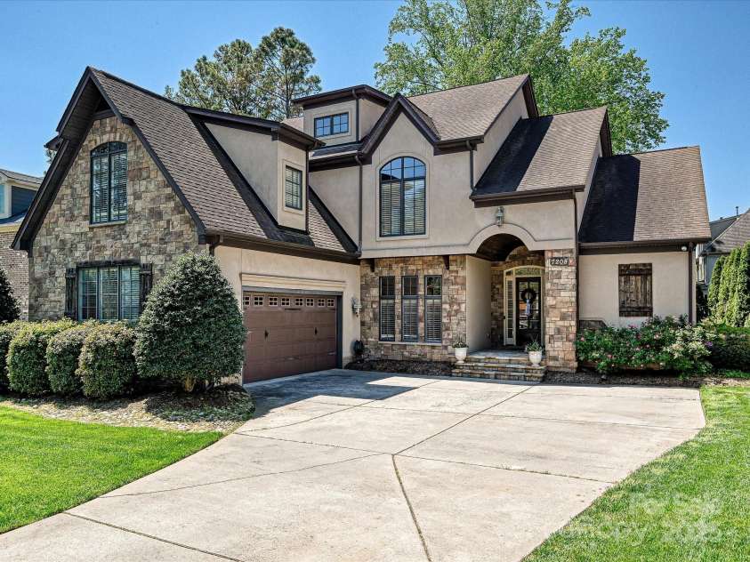 7208 Ashton Gate Drive, Charlotte, NC 28270.  MLS# CAR4246085, YatesRealty ID 11858. Welcome Home!