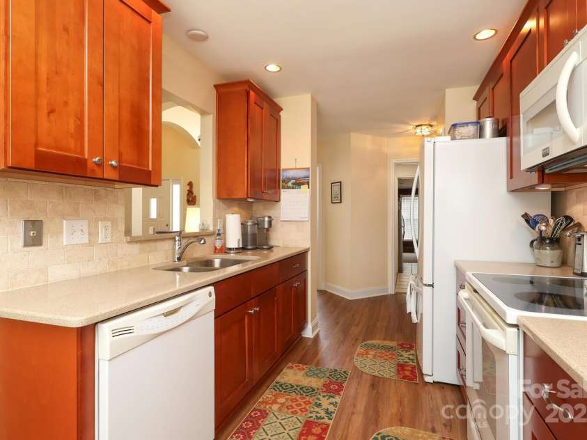 2003 Hemby Commons Parkway, Indian Trail, NC 28079.  MLS# CAR4230875, YatesRealty ID 11859. Kitchen