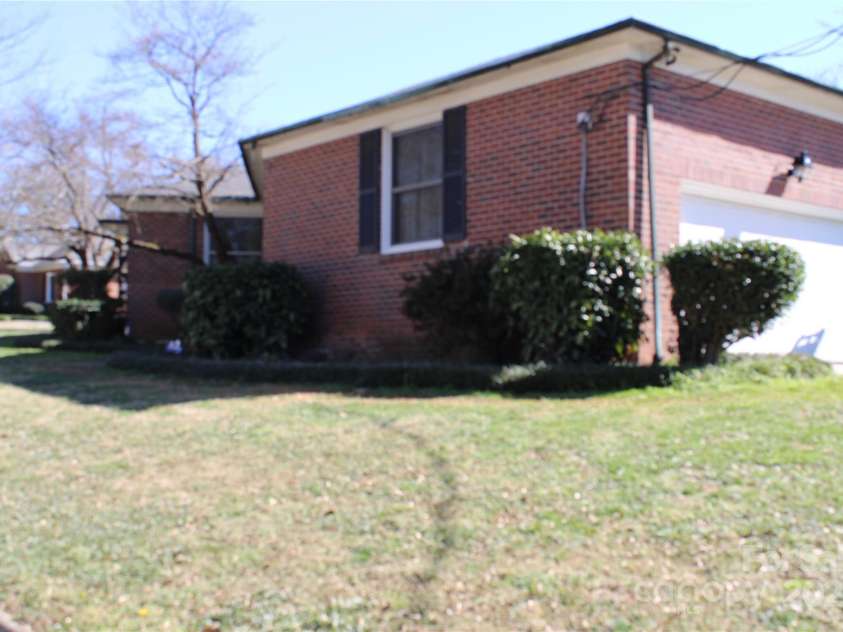 121 Quincy Drive, Belmont, NC 28012.  MLS# CAR4222726, YatesRealty ID 1186. 