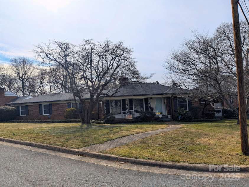 121 Quincy Drive, Belmont, NC 28012.  MLS# CAR4222726, YatesRealty ID 1186. More pics coming soon...