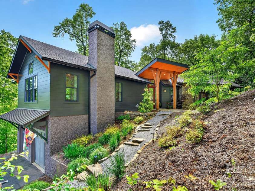 159 Settings Boulevard, Black Mountain, NC 28711.  MLS# CAR4382509, YatesRealty ID 11860. 