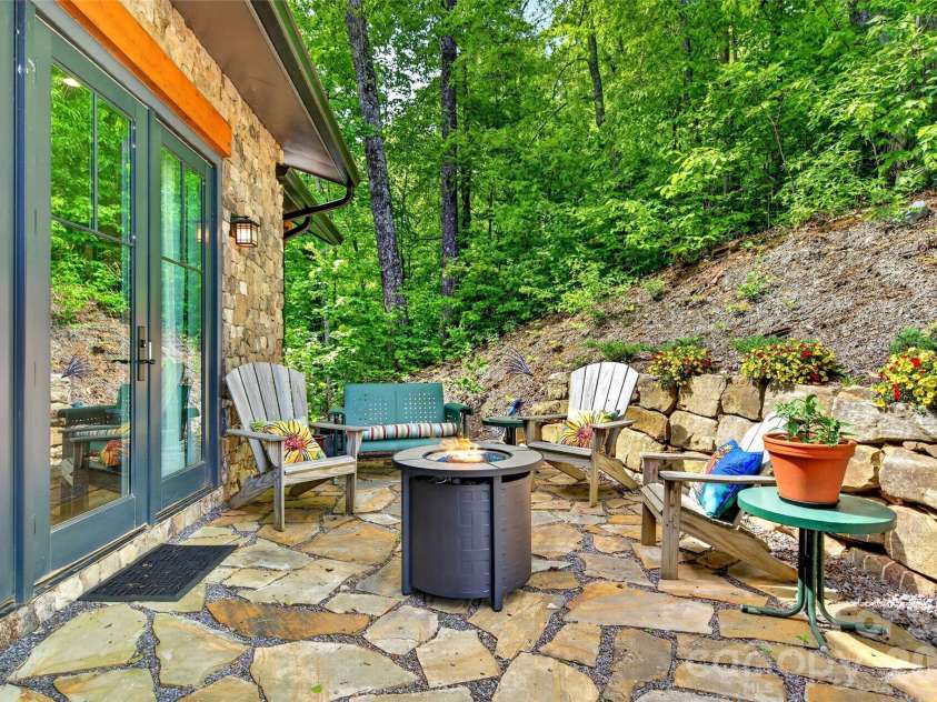 159 Settings Boulevard, Black Mountain, NC 28711.  MLS# CAR4382509, YatesRealty ID 11860. 