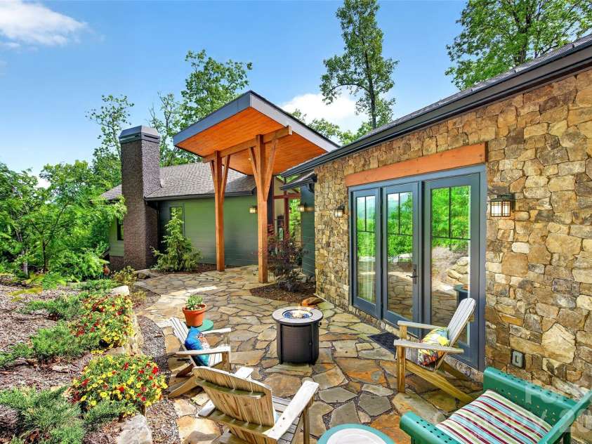 159 Settings Boulevard, Black Mountain, NC 28711.  MLS# CAR4382509, YatesRealty ID 11860. 