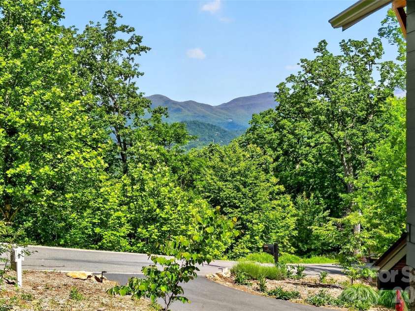 159 Settings Boulevard, Black Mountain, NC 28711.  MLS# CAR4382509, YatesRealty ID 11860. 