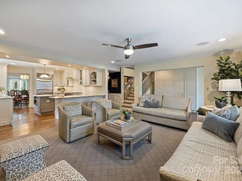 2627 Hampton Avenue, Charlotte, NC 28207.  MLS# CAR4256065, YatesRealty ID 11861. 