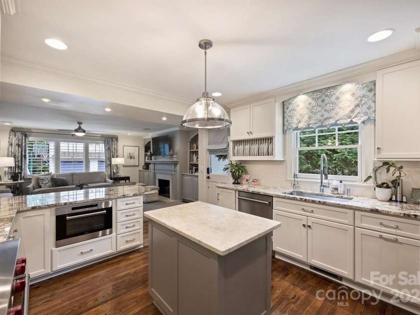 2627 Hampton Avenue, Charlotte, NC 28207.  MLS# CAR4256065, YatesRealty ID 11861. 