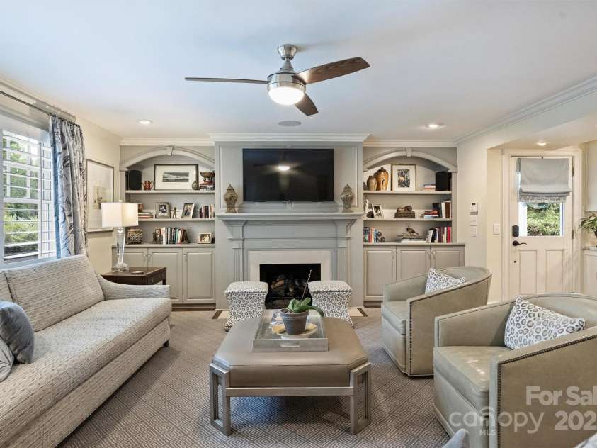 2627 Hampton Avenue, Charlotte, NC 28207.  MLS# CAR4256065, YatesRealty ID 11861. 