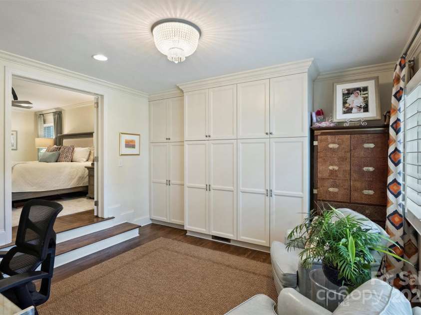 2627 Hampton Avenue, Charlotte, NC 28207.  MLS# CAR4256065, YatesRealty ID 11861. 
