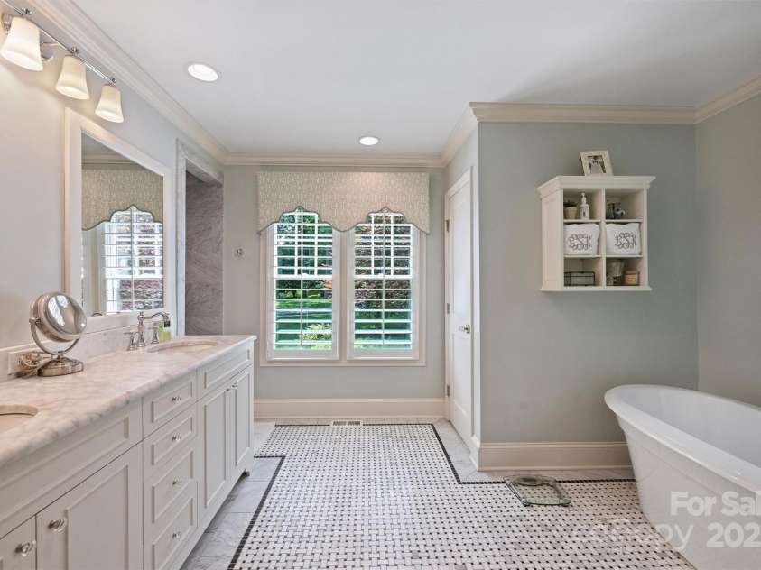 2627 Hampton Avenue, Charlotte, NC 28207.  MLS# CAR4256065, YatesRealty ID 11861. 