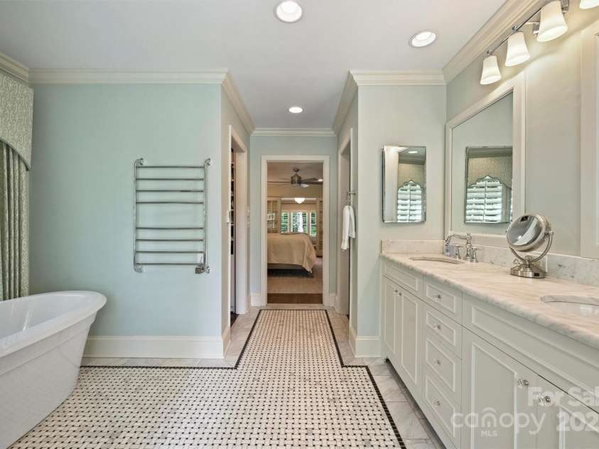 2627 Hampton Avenue, Charlotte, NC 28207.  MLS# CAR4256065, YatesRealty ID 11861. 