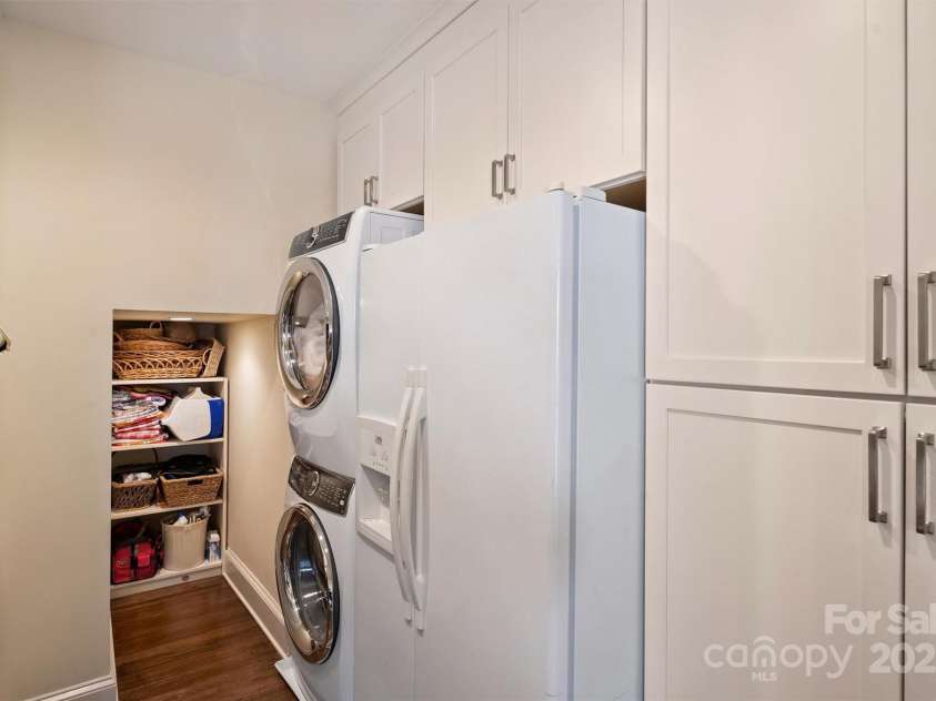 2627 Hampton Avenue, Charlotte, NC 28207.  MLS# CAR4256065, YatesRealty ID 11861. 