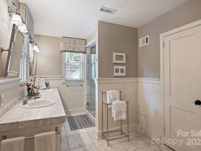 2627 Hampton Avenue, Charlotte, NC 28207.  MLS# CAR4256065, YatesRealty ID 11861. 