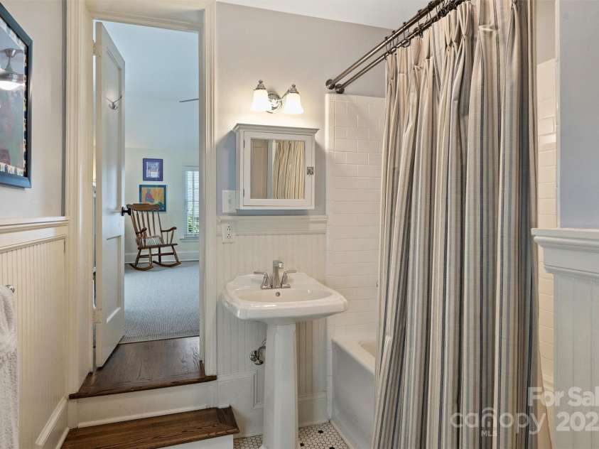 2627 Hampton Avenue, Charlotte, NC 28207.  MLS# CAR4256065, YatesRealty ID 11861. 