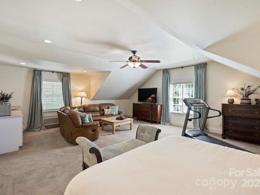 2627 Hampton Avenue, Charlotte, NC 28207.  MLS# CAR4256065, YatesRealty ID 11861. 