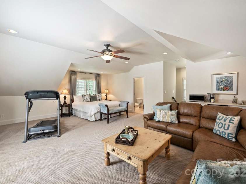 2627 Hampton Avenue, Charlotte, NC 28207.  MLS# CAR4256065, YatesRealty ID 11861. 