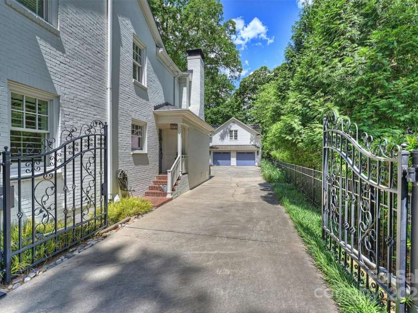 2627 Hampton Avenue, Charlotte, NC 28207.  MLS# CAR4256065, YatesRealty ID 11861. 