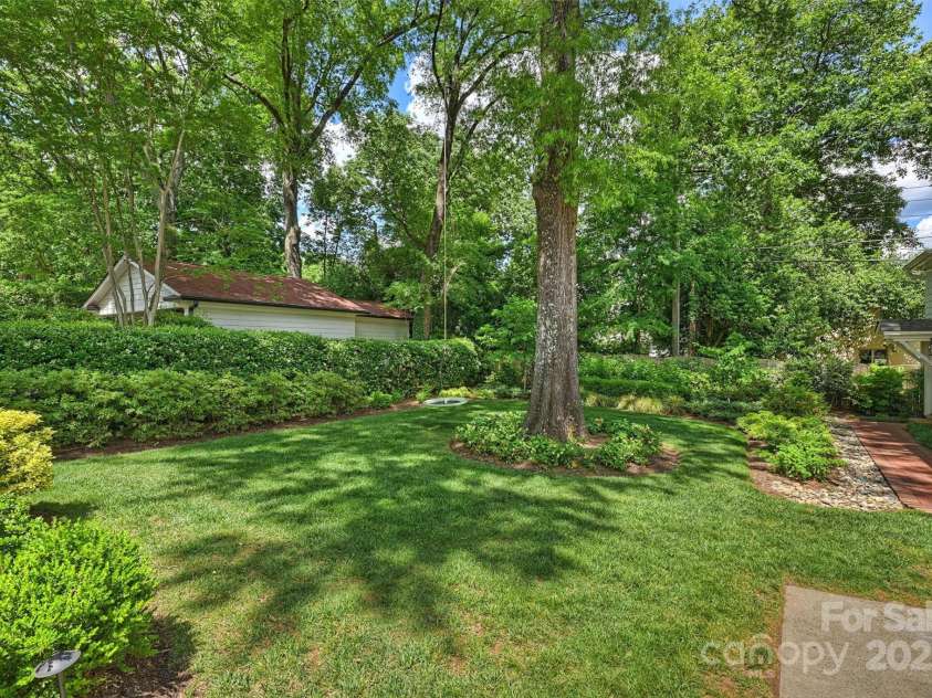 2627 Hampton Avenue, Charlotte, NC 28207.  MLS# CAR4256065, YatesRealty ID 11861. 