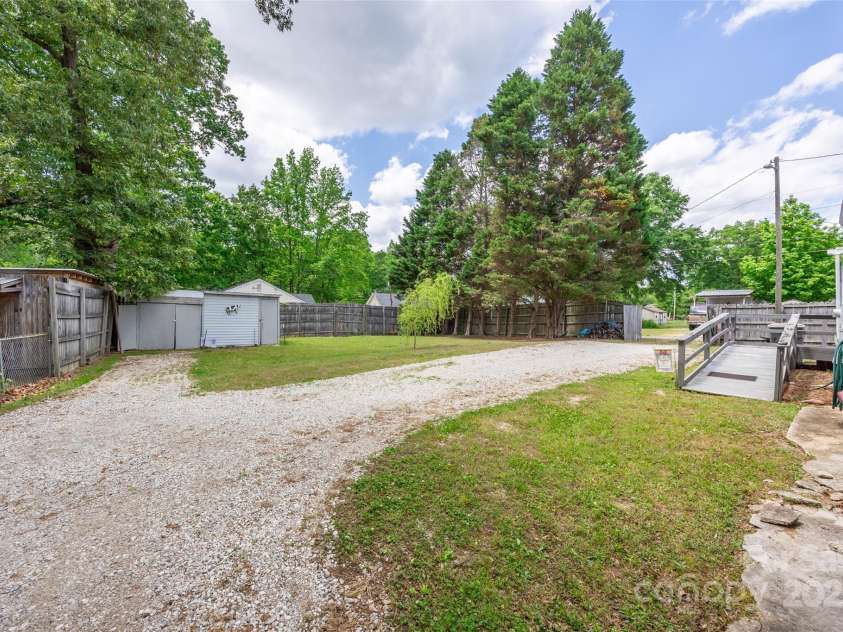 1415 Midlake Road, Kannapolis, NC 28083.  MLS# CAR4256389, YatesRealty ID 11862. 