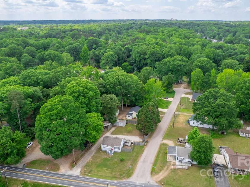 1415 Midlake Road, Kannapolis, NC 28083.  MLS# CAR4256389, YatesRealty ID 11862. 
