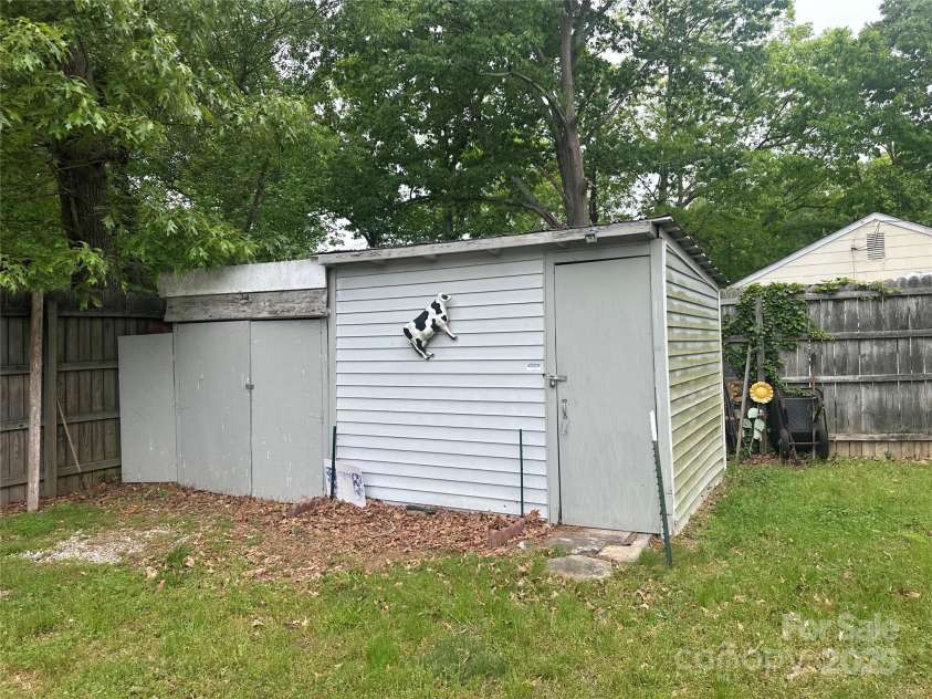 1415 Midlake Road, Kannapolis, NC 28083.  MLS# CAR4256389, YatesRealty ID 11862. 