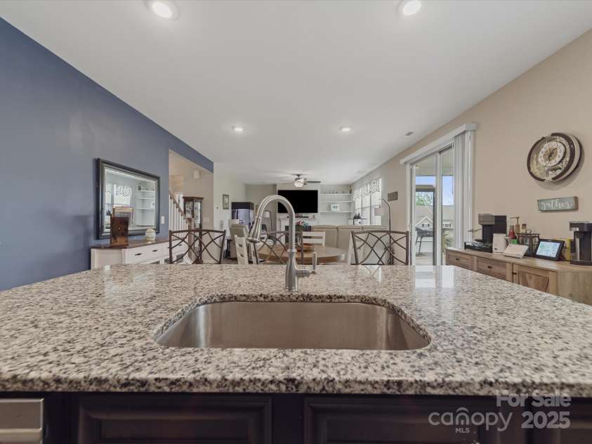 807 Oak Manor Drive, Concord, NC 28025.  MLS# CAR4245528, YatesRealty ID 11863. 