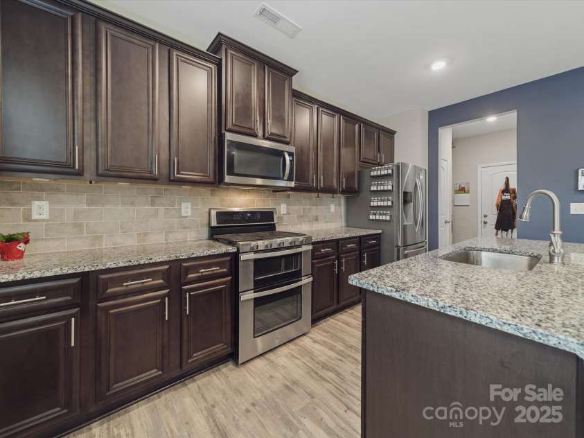 807 Oak Manor Drive, Concord, NC 28025.  MLS# CAR4245528, YatesRealty ID 11863. 