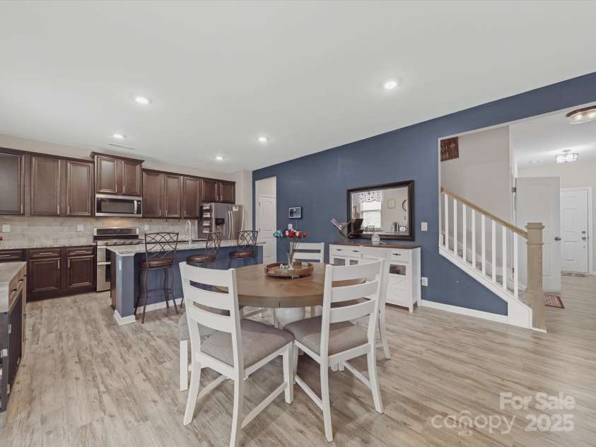 807 Oak Manor Drive, Concord, NC 28025.  MLS# CAR4245528, YatesRealty ID 11863. 